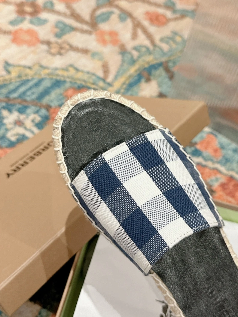 Trendsetting Bxrbxrry Slippers 114380