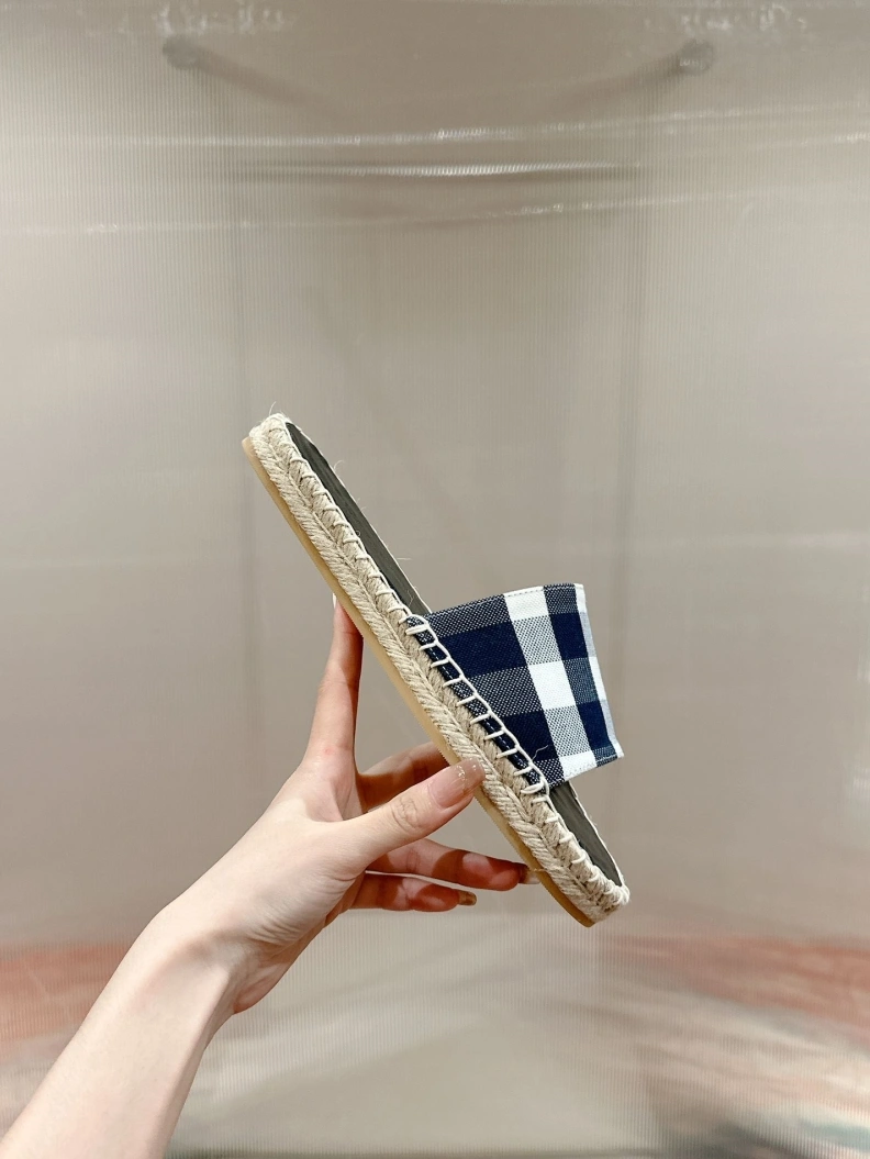 Trendsetting Bxrbxrry Slippers 114380