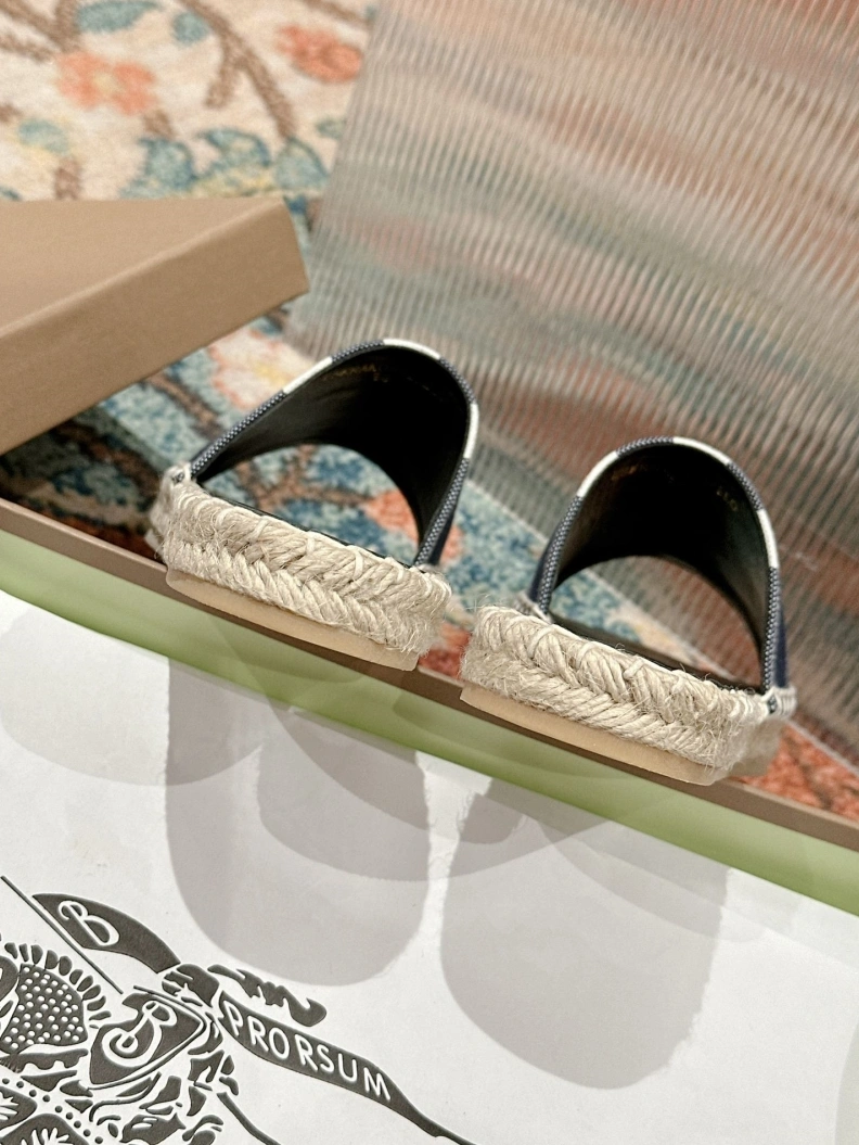 Trendsetting Bxrbxrry Slippers 114380
