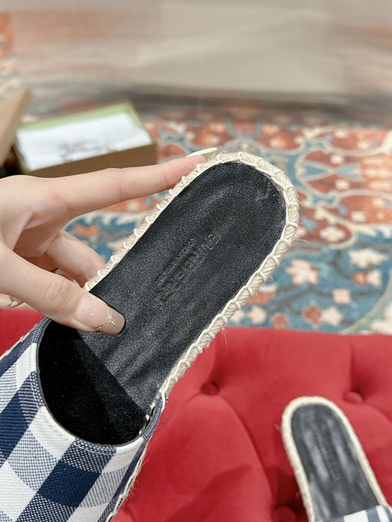 Trendsetting Bxrbxrry Slippers 114380