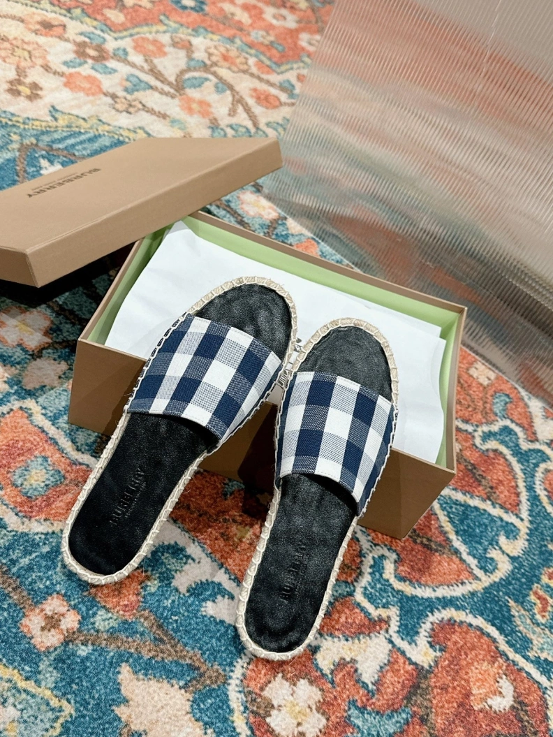 Trendsetting Bxrbxrry Slippers 114380