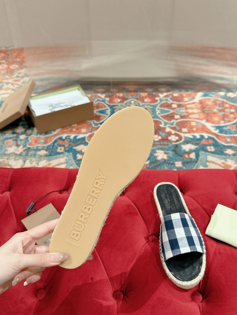 Trendsetting Bxrbxrry Slippers 114380