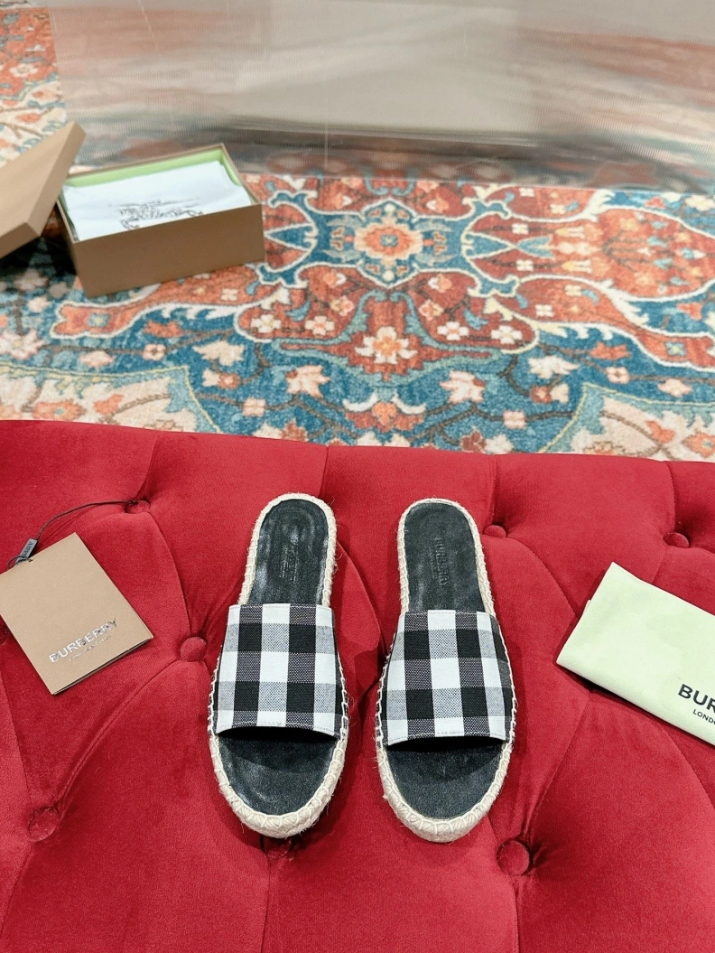ModernLook Bxrbxrry Slippers 114377