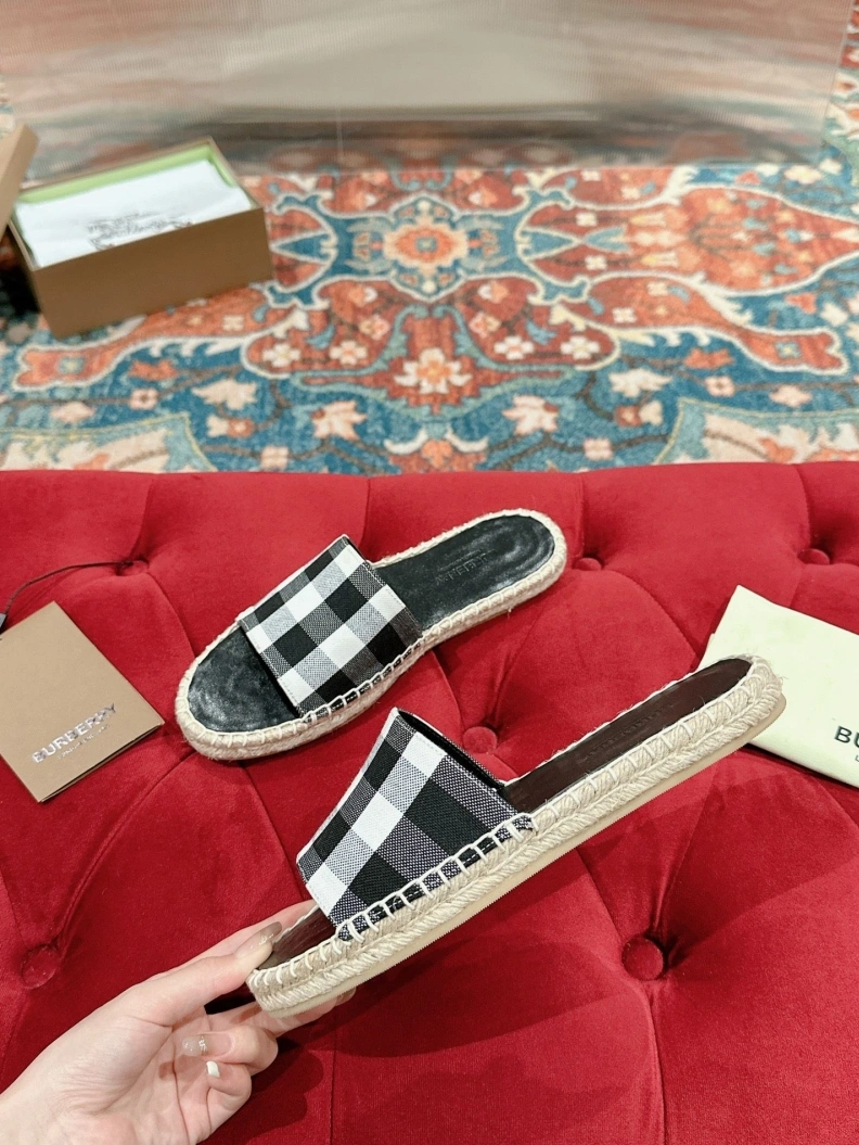 ModernLook Bxrbxrry Slippers 114377