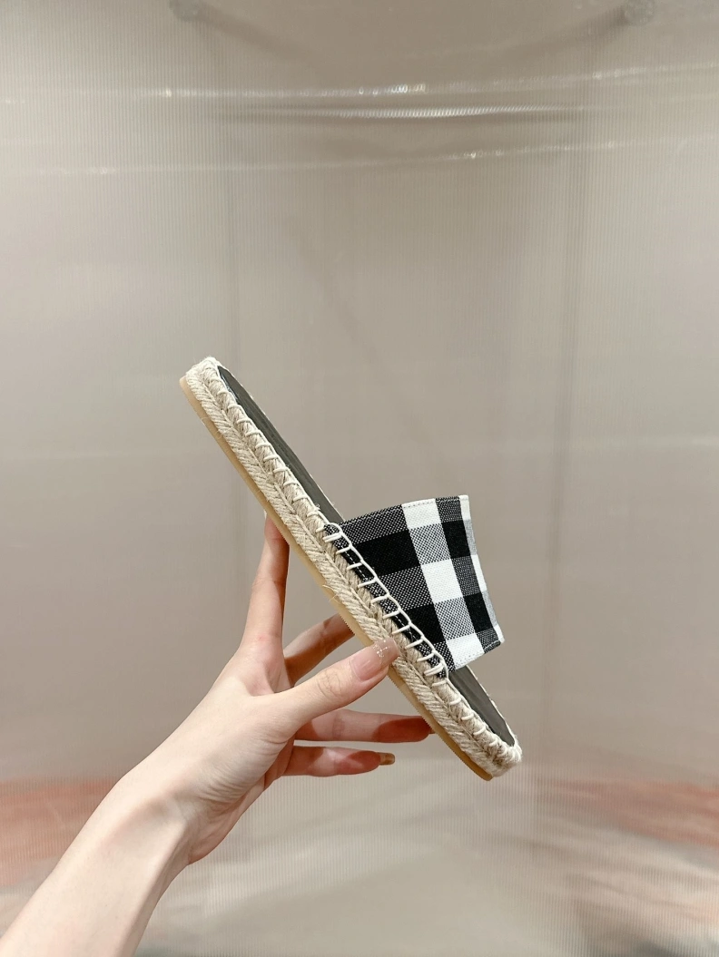 ModernLook Bxrbxrry Slippers 114377