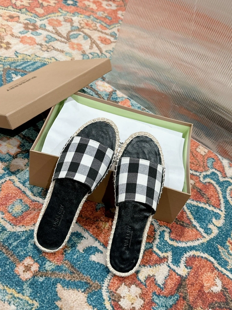 ModernLook Bxrbxrry Slippers 114377