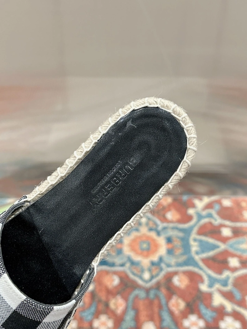 ModernLook Bxrbxrry Slippers 114377