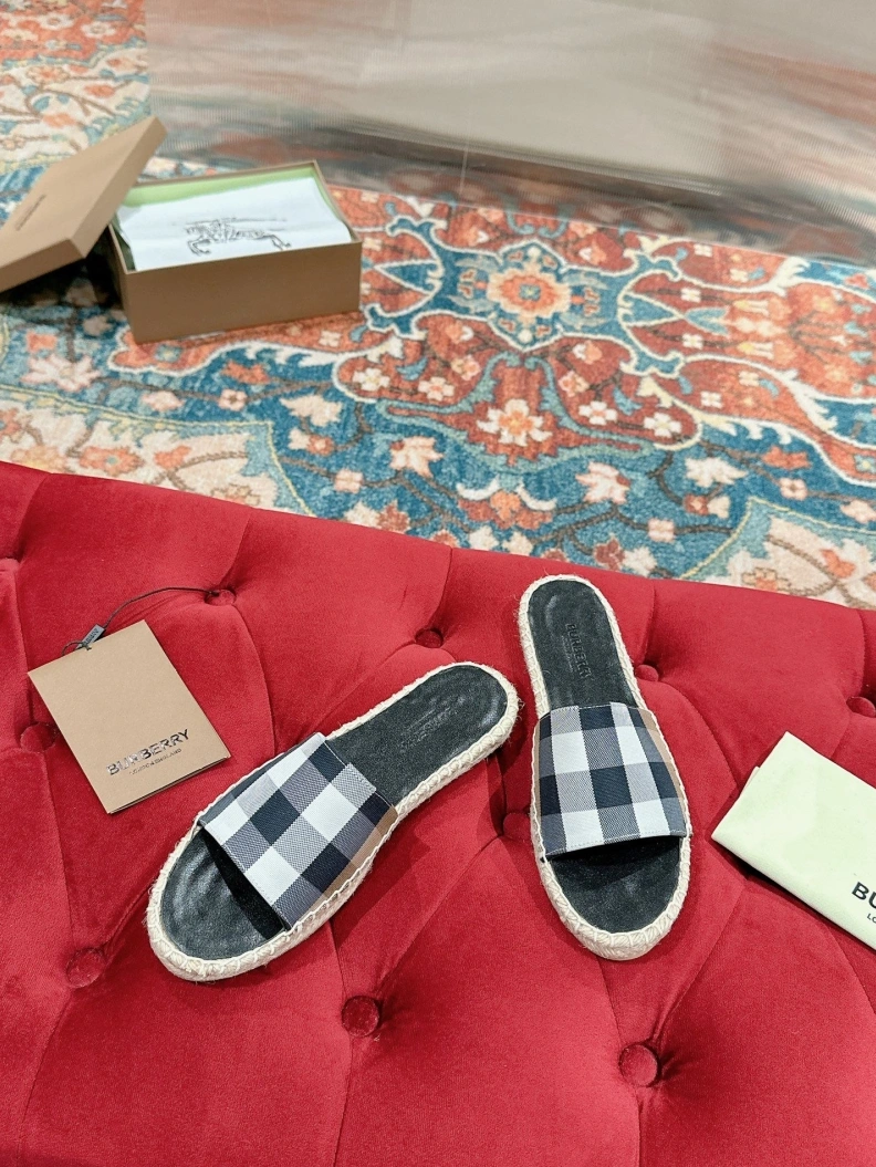 NewStyle Bxrbxrry Slippers 114398