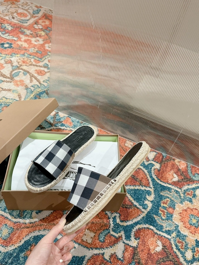 NewStyle Bxrbxrry Slippers 114398