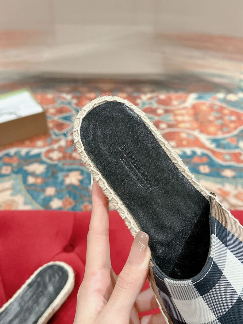 NewStyle Bxrbxrry Slippers 114398