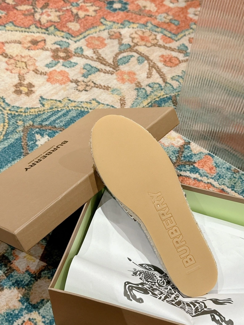 NewStyle Bxrbxrry Slippers 114398