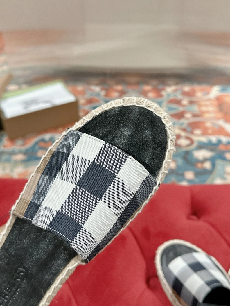 NewStyle Bxrbxrry Slippers 114398