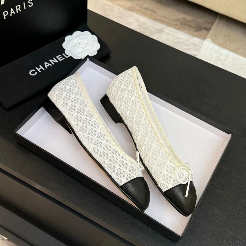 Compact Chxnxl Flat Shoes 117607
