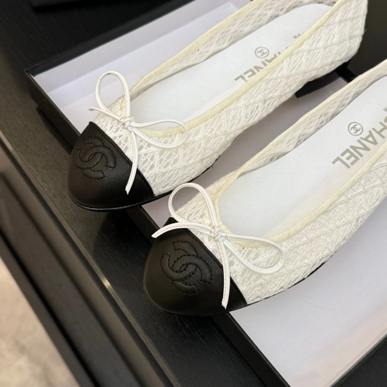 Compact Chxnxl Flat Shoes 117607