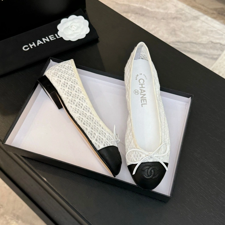 Compact Chxnxl Flat Shoes 117607