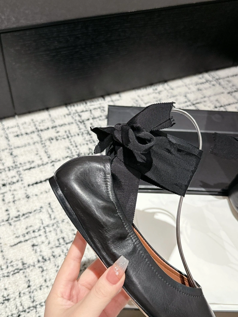 EyeCatching Othxr Sandals 208342