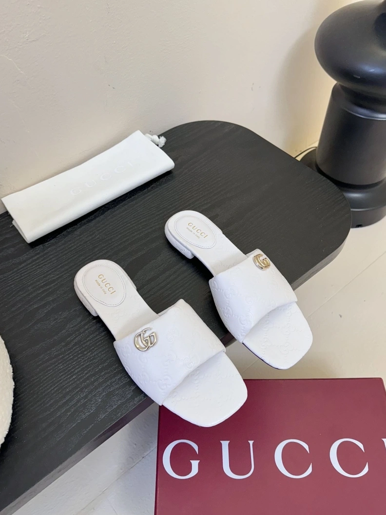 Trendy Gxccx Slippers 155068