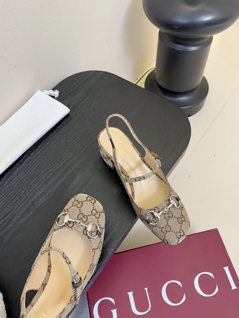 Trendsetting Gxccx Sandals 155124