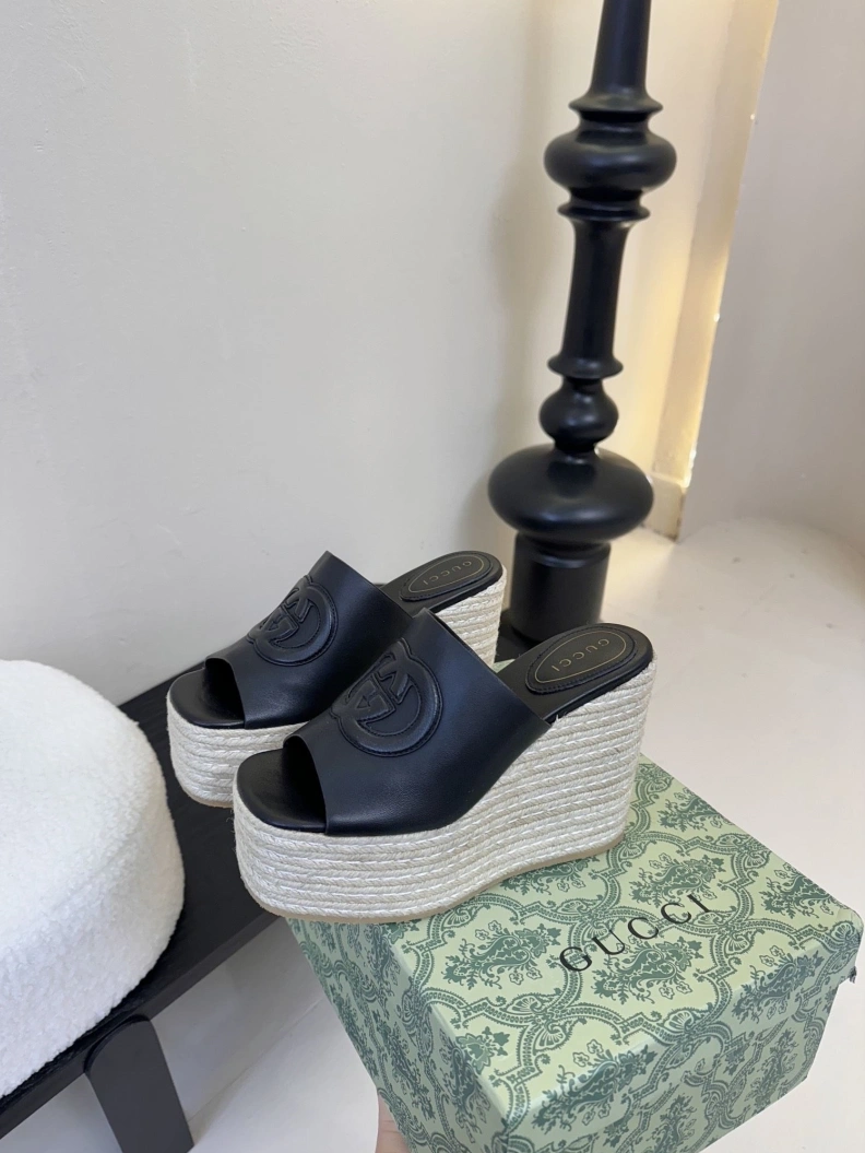 Versatile Gxccx Sandals 155129