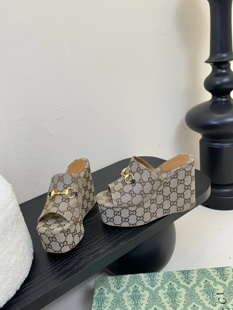 EyeCatching Gxccx Sandals 155116