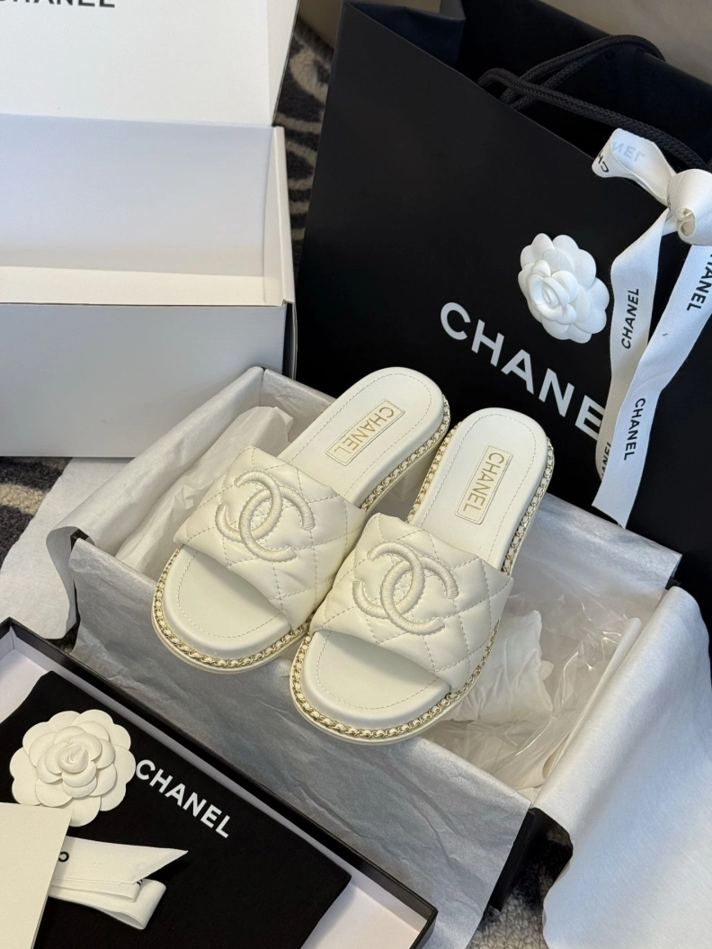 Bold Chxnxl Slippers 116994