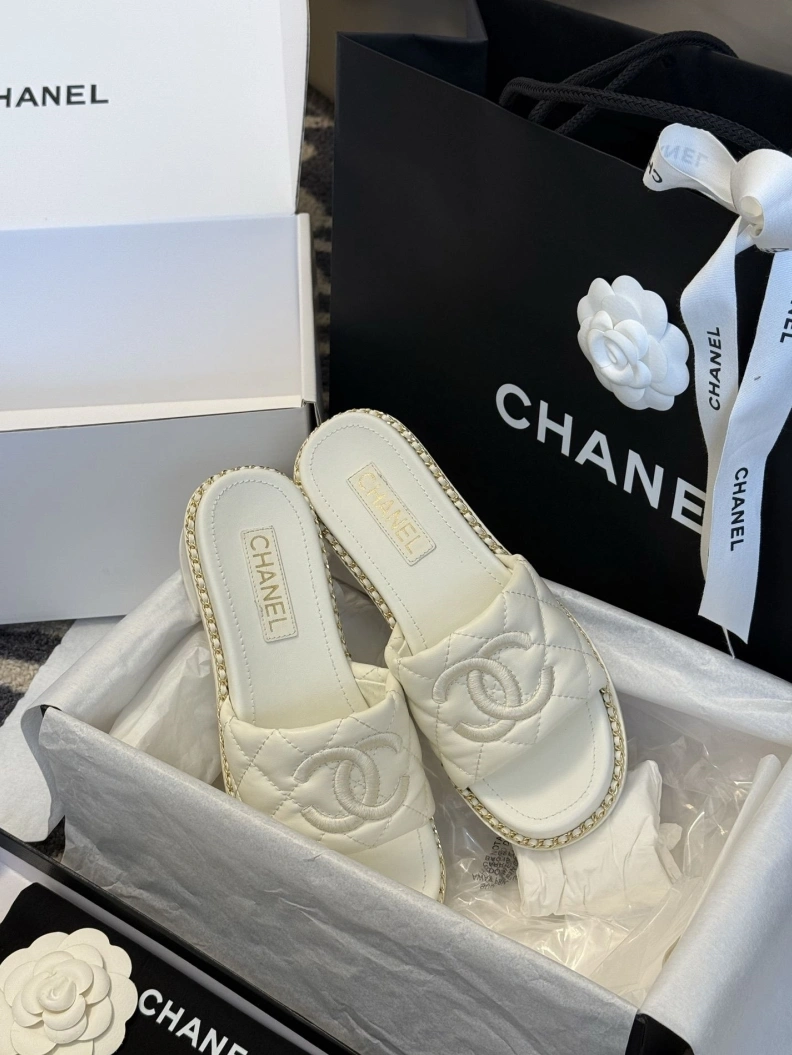 Bold Chxnxl Slippers 116994