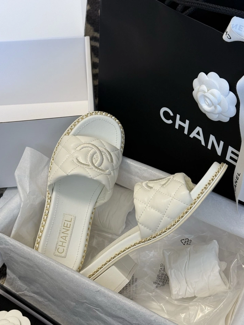 Bold Chxnxl Slippers 116994