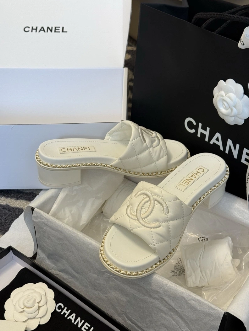 Bold Chxnxl Slippers 116994