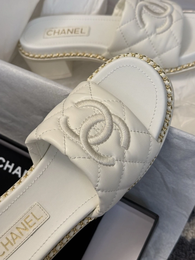 Bold Chxnxl Slippers 116994