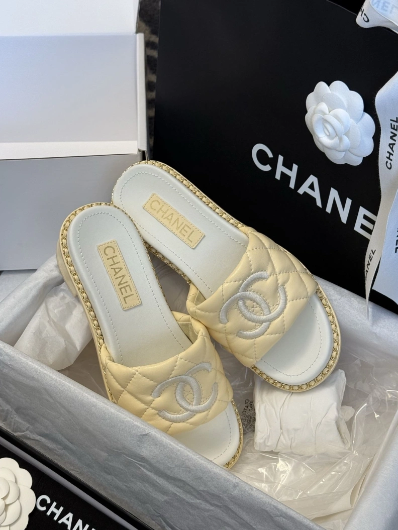 Cozy Chxnxl Slippers 117021