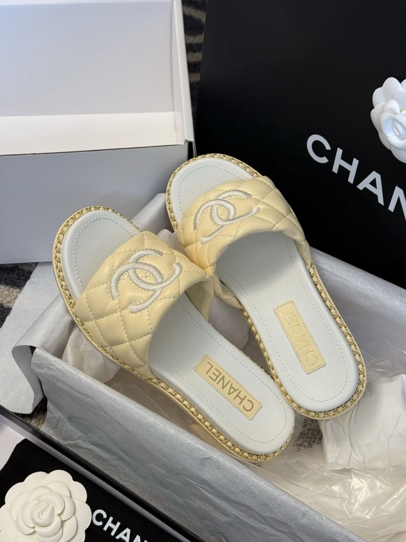 Cozy Chxnxl Slippers 117021