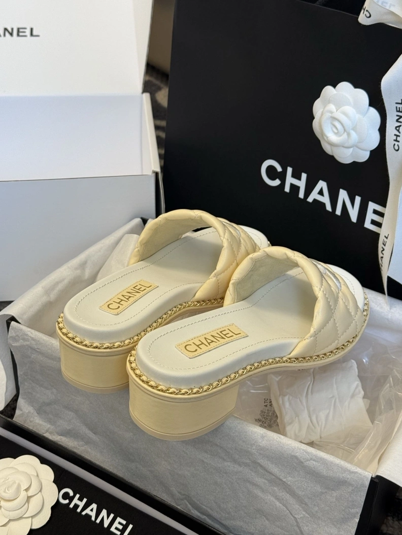 Cozy Chxnxl Slippers 117021