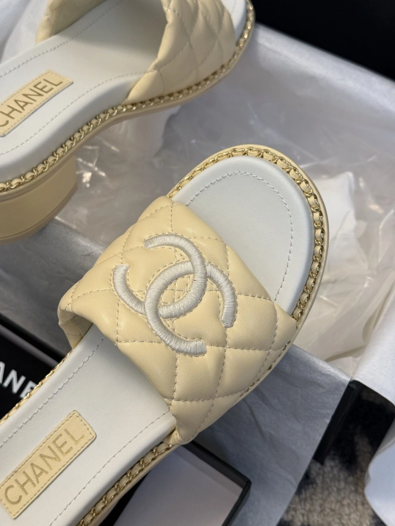 Cozy Chxnxl Slippers 117021