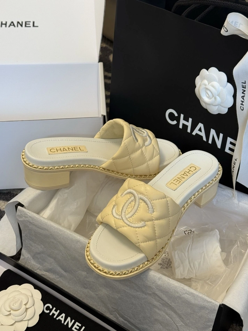 Cozy Chxnxl Slippers 117021