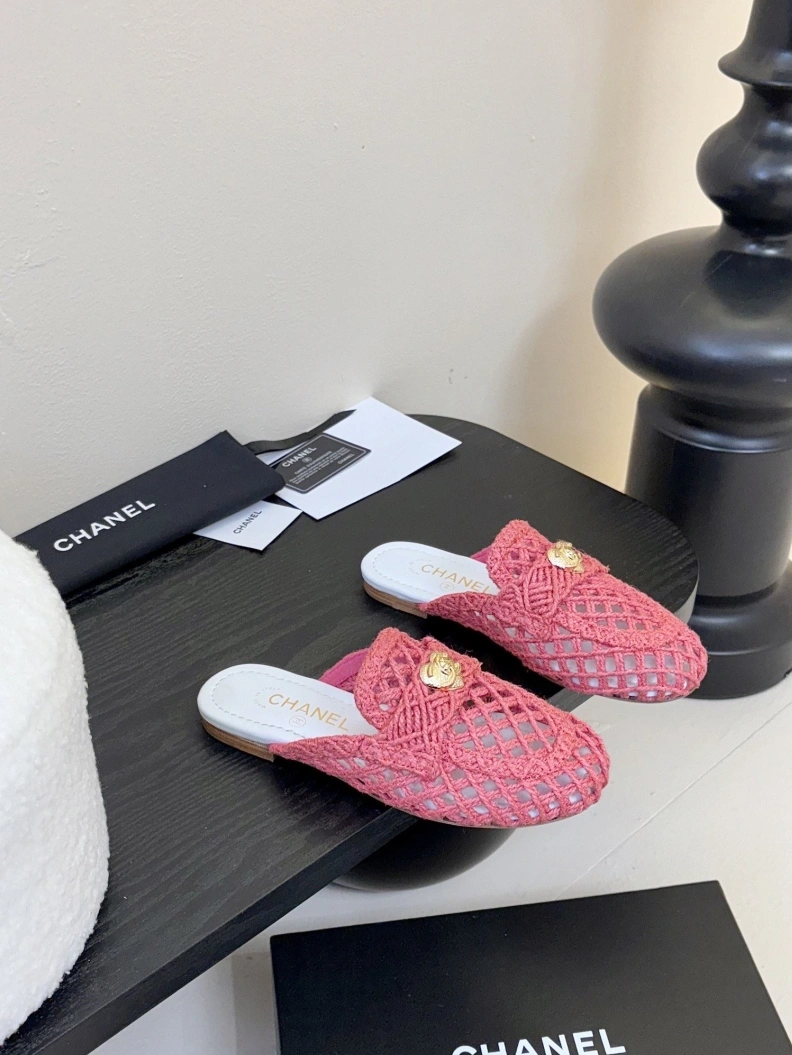 Bright Chxnxl Slippers 117836