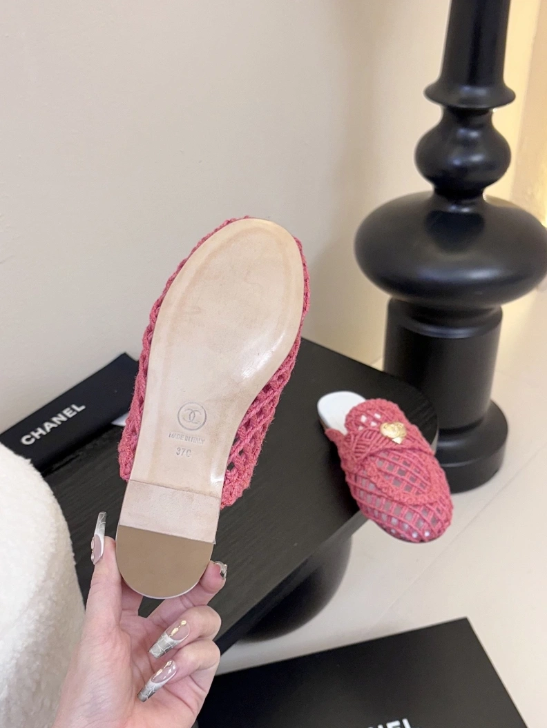 Bright Chxnxl Slippers 117836