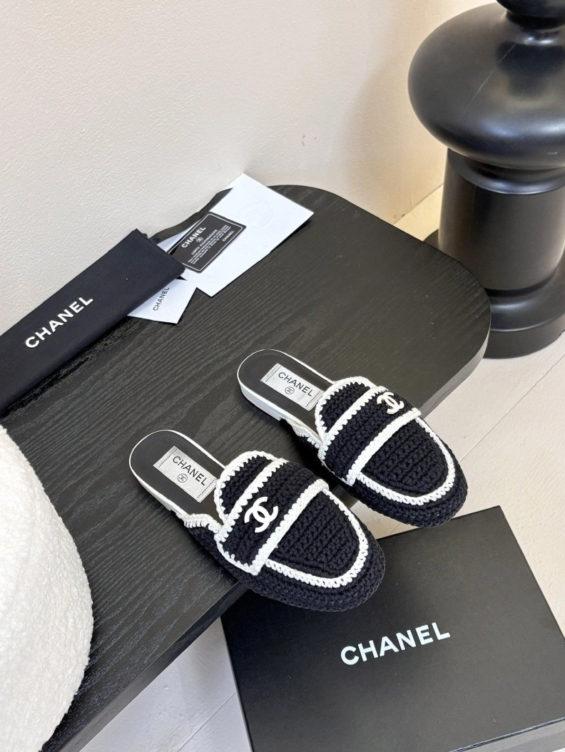 Practical Chxnxl Slippers 117834