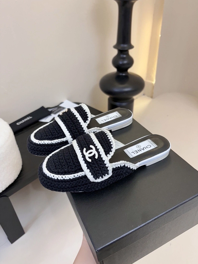 Practical Chxnxl Slippers 117834