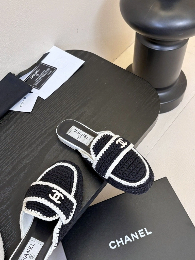 Practical Chxnxl Slippers 117834