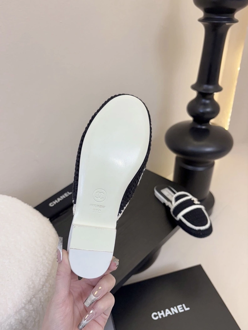 Practical Chxnxl Slippers 117834