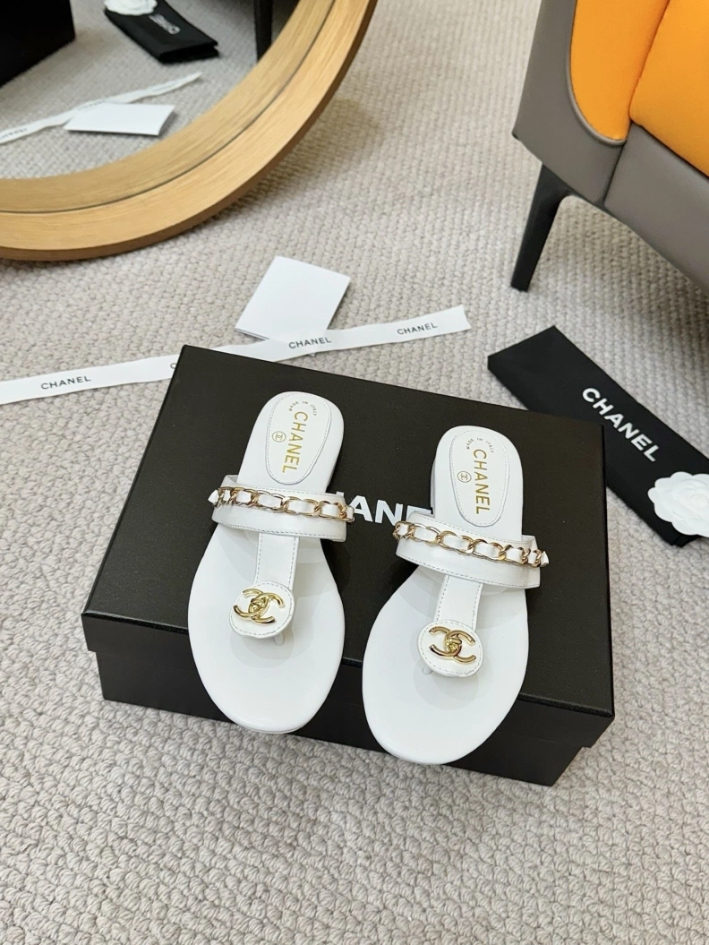 Classic Chxnxl Slippers 116986