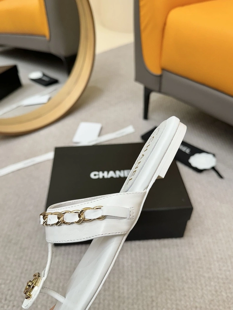 Classic Chxnxl Slippers 116986