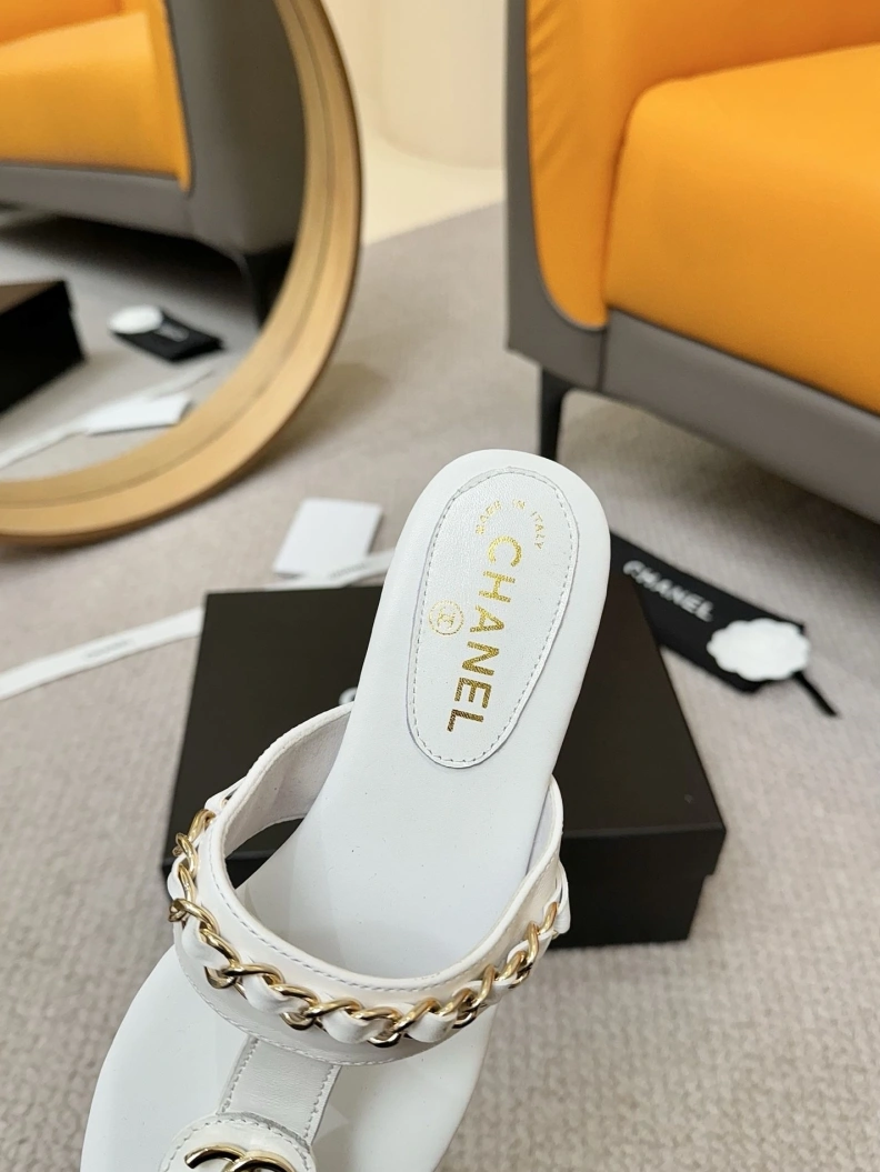 Classic Chxnxl Slippers 116986