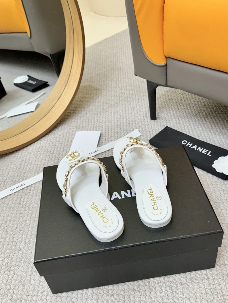 Classic Chxnxl Slippers 116986