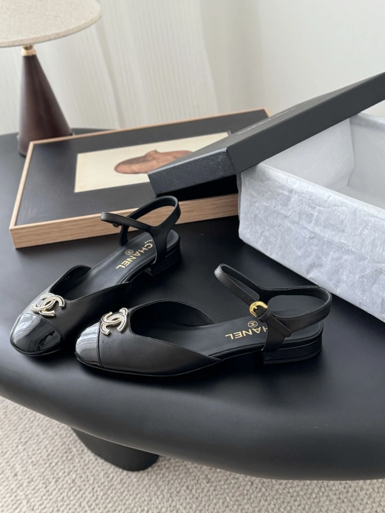 Bold Chxnxl Sandals 117257