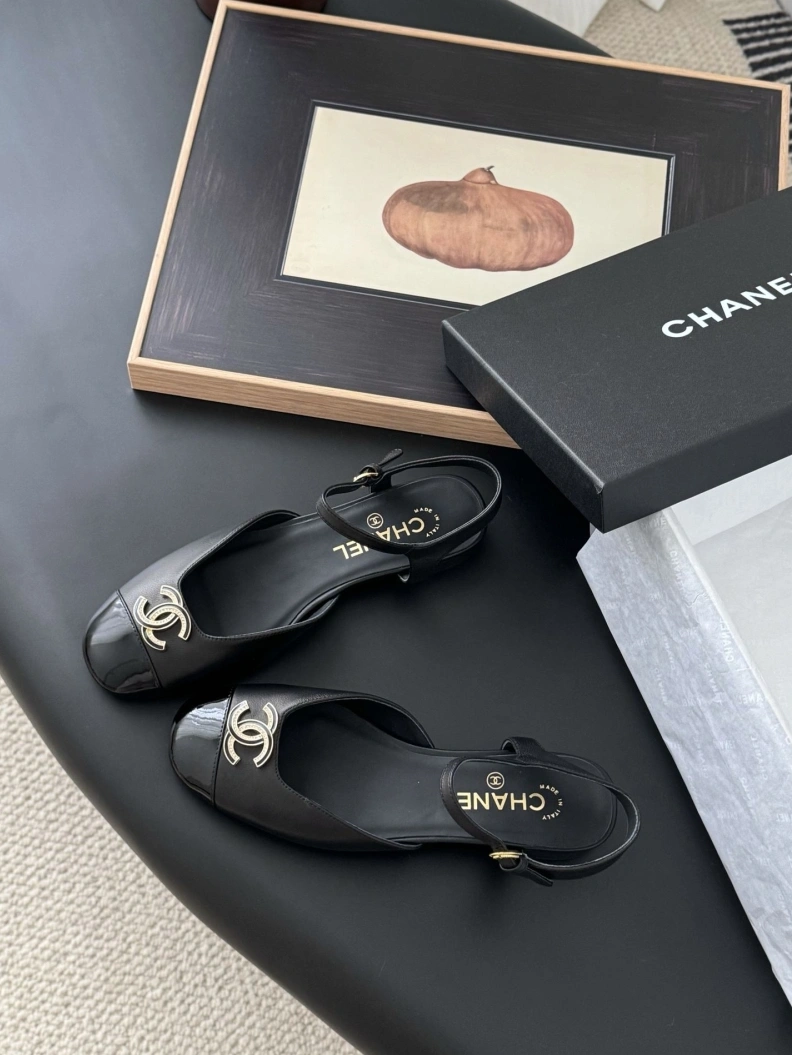 Bold Chxnxl Sandals 117257