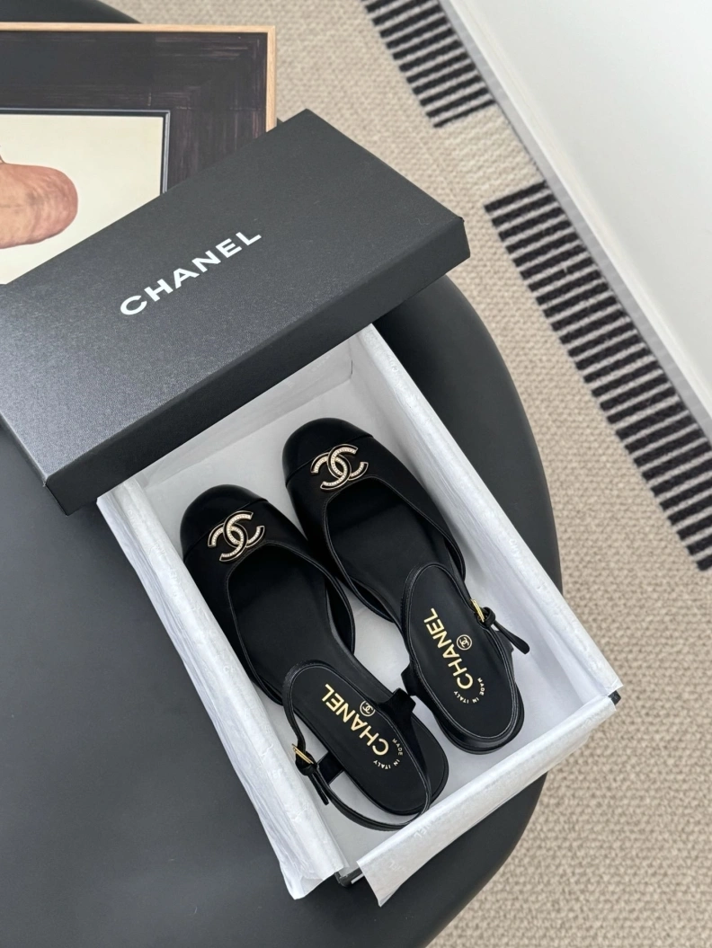 Bold Chxnxl Sandals 117257