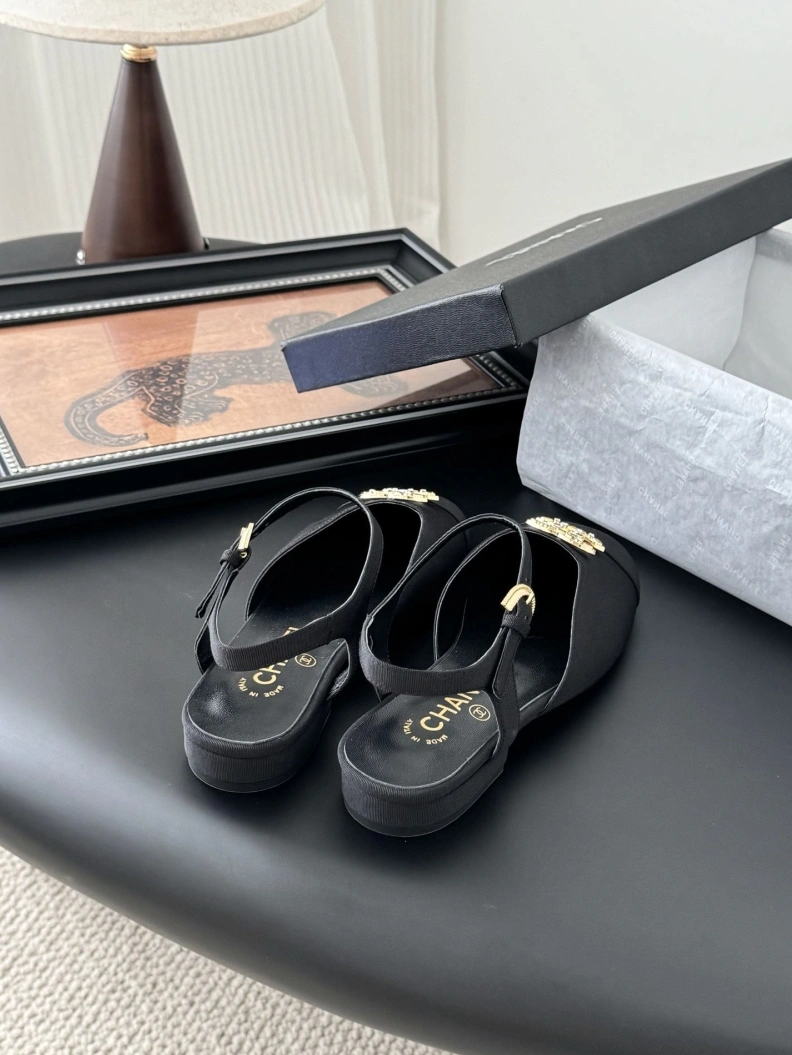 Lightweight Chxnxl Sandals 117256