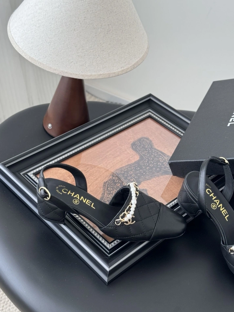 Elegant Chxnxl Sandals 117252