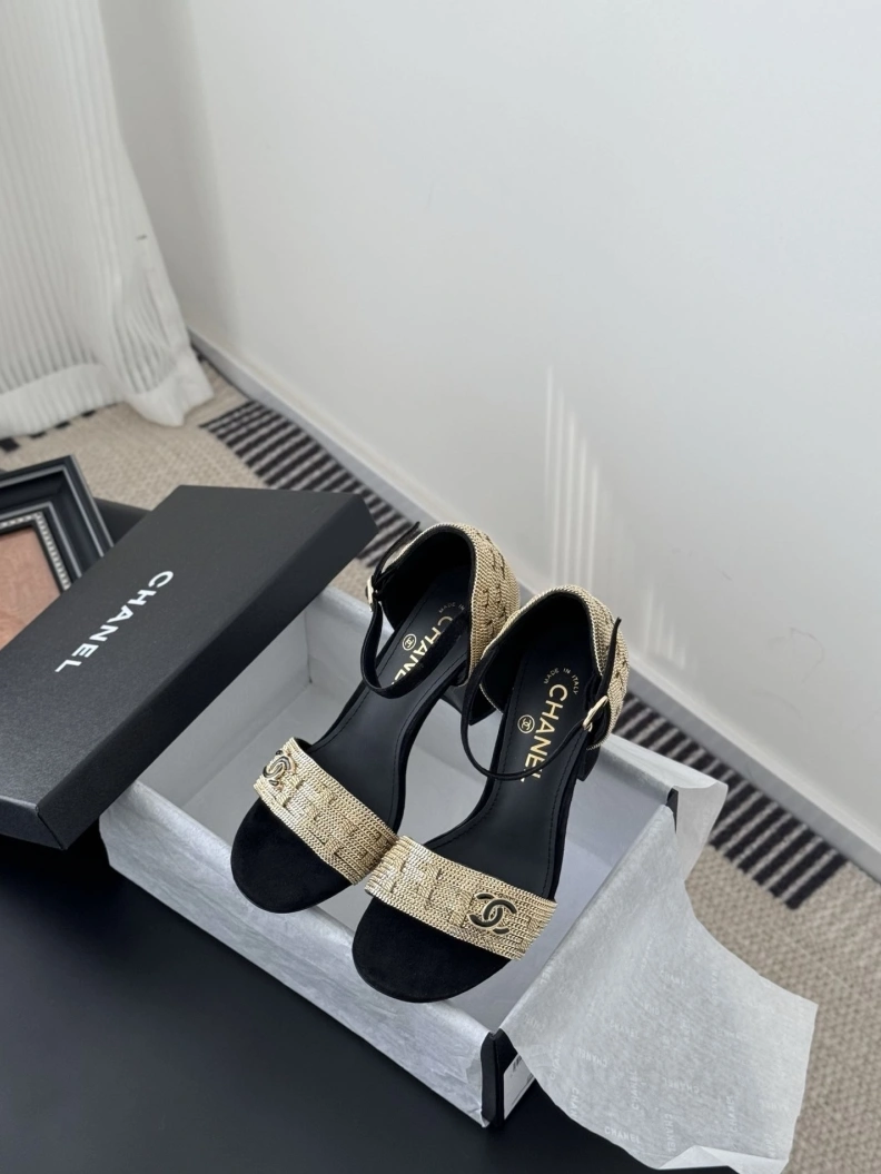EyeCatching Chxnxl Sandals 117241